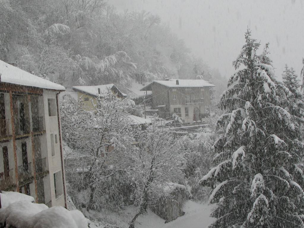 Locanda Del Pittore Arcumeggia Luaran gambar
