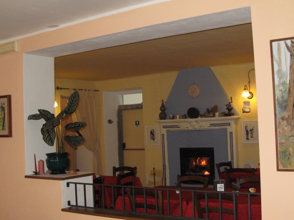 Locanda Del Pittore Arcumeggia Luaran gambar