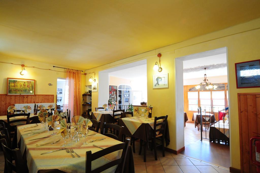 Locanda Del Pittore Arcumeggia Luaran gambar