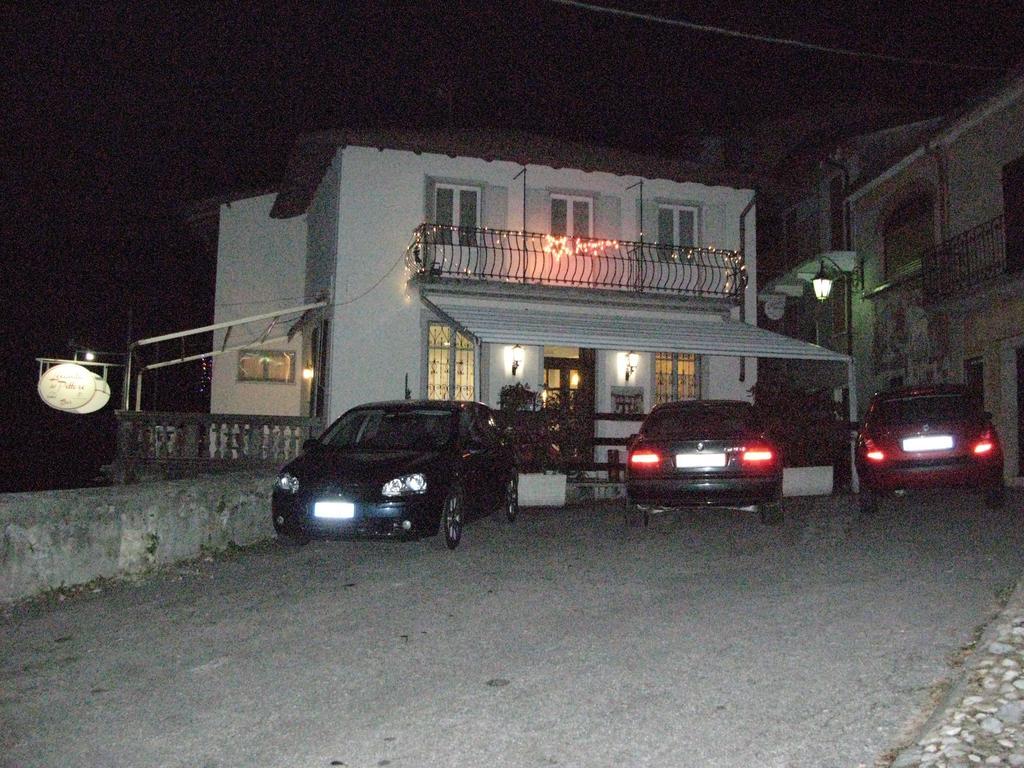Locanda Del Pittore Arcumeggia Luaran gambar