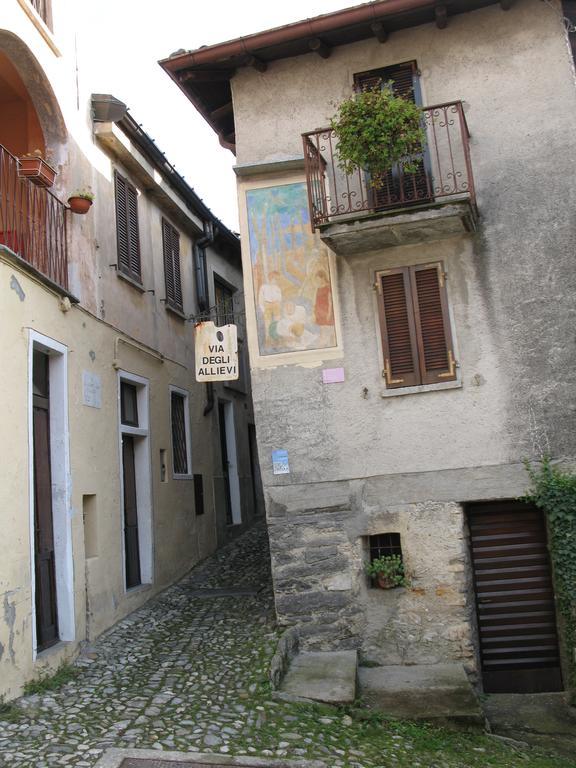Locanda Del Pittore Arcumeggia Luaran gambar