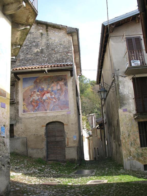 Locanda Del Pittore Arcumeggia Luaran gambar