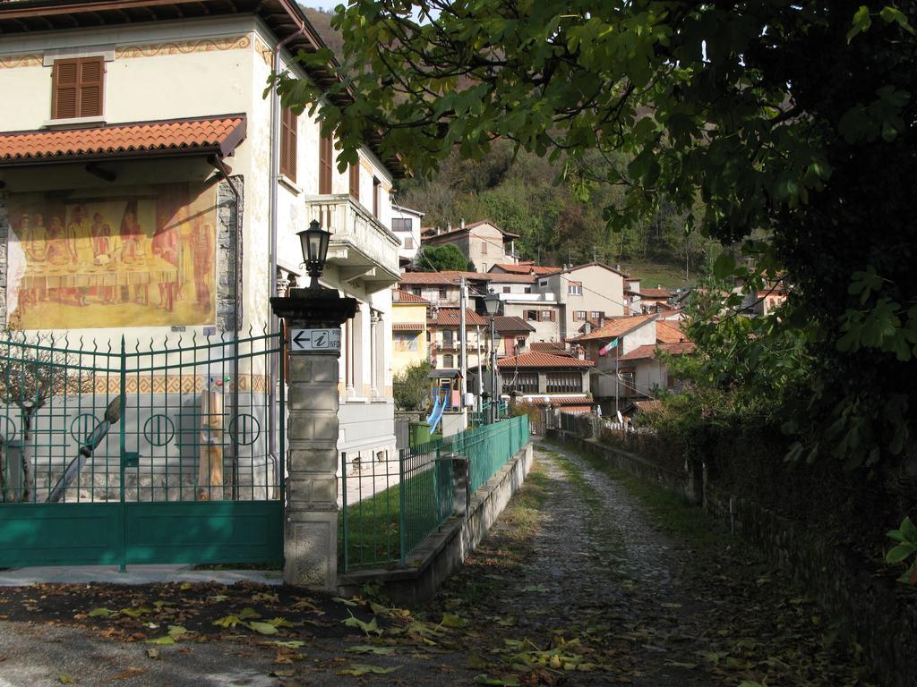 Locanda Del Pittore Arcumeggia Luaran gambar