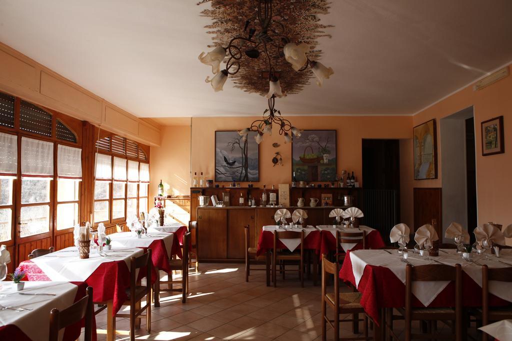 Locanda Del Pittore Arcumeggia Luaran gambar