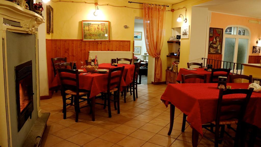 Locanda Del Pittore Arcumeggia Luaran gambar