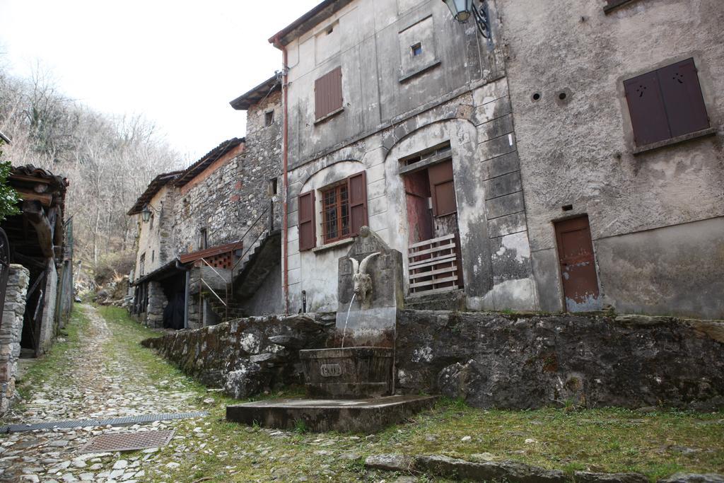 Locanda Del Pittore Arcumeggia Luaran gambar
